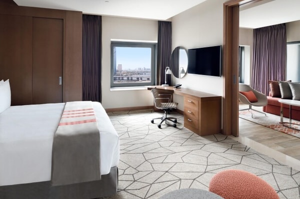Holiday Inn & Suites